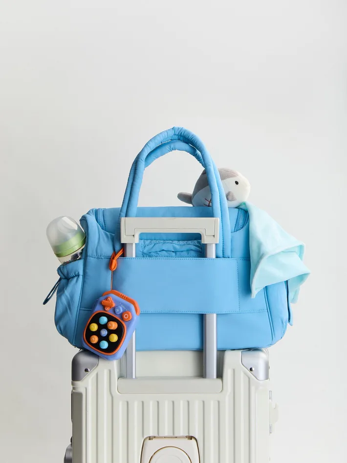 Bag on a suitcase handle